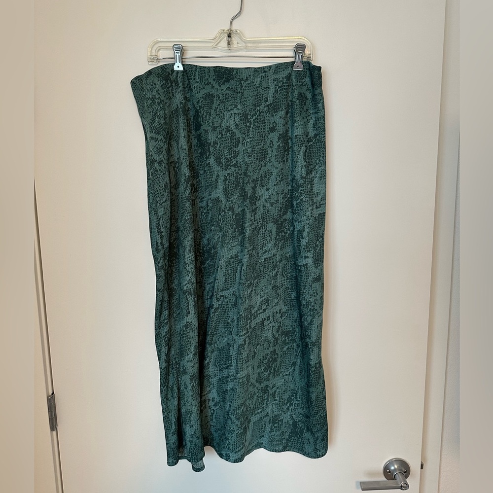 Snakeskin print silky midi skirt